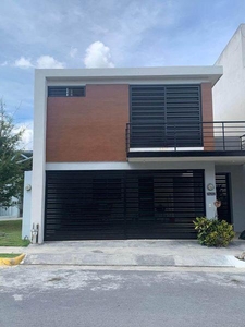 Doomos. CASA RENTA EN CERRADAS DE ANAHUAC ESCOBEDO