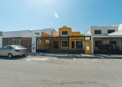 casa en venta en la castellana mérida con recamara en planta baja en cerrada