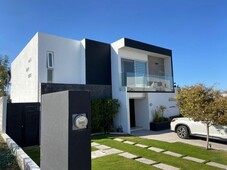 Casa en Venta Zibatá Querétaro, condominio exclusivo con alberca y golf