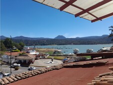 doomos. casa en renta con vista al lago