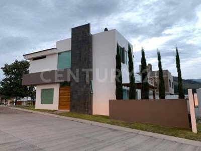 Casa En Venta En Senderos De Monte Verde.