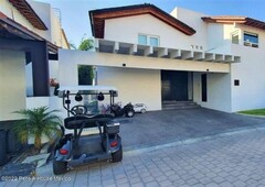 casa con sótano y 3 recámaras, en lomas del campanario. venta