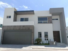 residencia en venta en hacienda san josé con recamara en planta baja