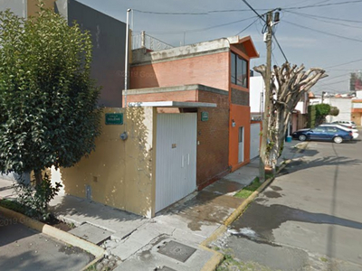 Casa en venta Calle Atenea 26, Viveros, Fraccionamiento Las Rosas, Tlalnepantla De Baz, México, 54069, Mex