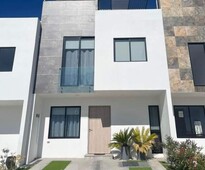 SE VENDE HERMOSA CASA EN LOMAS DE ANGELOPOLIS, CASCATA. EXCELENTE UBICACIÓN