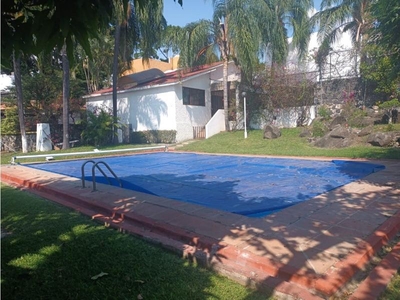 Casa con alberca en Fraccionamiento en Brisas, Temixco, Morelos