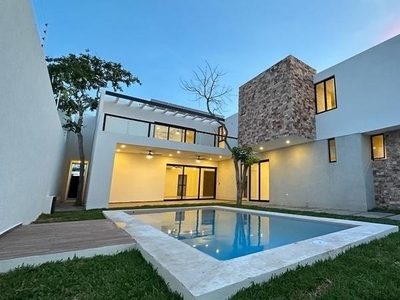 CASA VENTA MÉRIDA, PRANA ESQUINA MODELO THO CON 4 RECÁMARAS, 450M2.