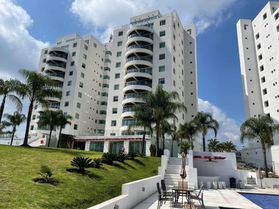 Exclusivo Departamento en Venta en Juriquilla con Impresionante Vista al Lago