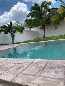 Preciosa casa en privada con piscina amplio jardin por cholul y conkal