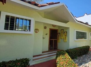Hermosa Casa De Un Nivel En Ixtapa / Golondrinas 73 - Zihuabello, Su Agencia De Bienes Raices En Ixt