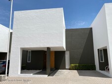 Juriquilla Santa Fe, cómoda casa en renta. FVR