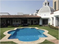 residencia en venta estilo colonial de un solo nivel