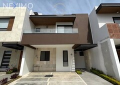 venta de casa nueva en lomas de angelópolis - alta