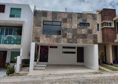 casa nueva en lomas de angelopolis en zona