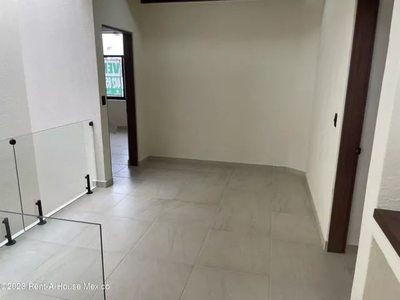 Casa Con Recamara En Planta Baja. Venta, Grand Preserve Juriquilla