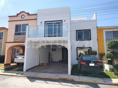 Casa En Venta En Remodelada, Cipreses De Santiago, Momoxpan, Puebla