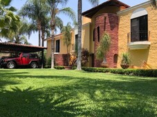 3 cuartos, 350 m hermosa casa en renta en las cañadas