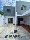 Casa Céntrica en Venta en Colima amplios espacios