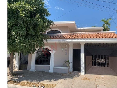 Casa de 4 Recamaras, una en Planta Baja Col. Sinaloa