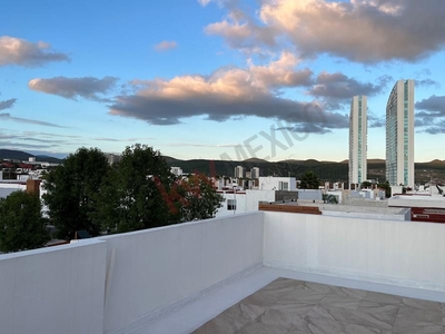 CASA EN RENTA AMUEBLADA EN SANTA FE JURIQUILLA CON UNA VISTA QUE NO TIENE PRECIO