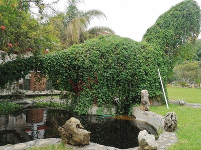 Casa en venta con hermoso jardín, en Ixtapan de la sal.