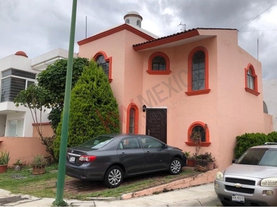 CASA EN VENTA EN CANDILES CON GRAN PLUSVALIA , UBICACION , EN PRIVADA Y A 10 MINUTOS DEL CENTRO DE LA CIUDAD DE QUERETARO