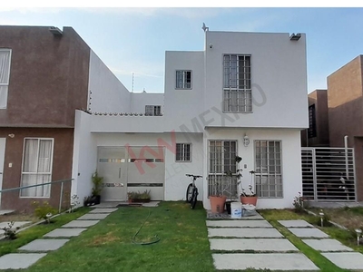 Casa en Venta en Paseos de Chavarria en Mineral de la Reforma Hidalgo, en Privada con circuito cerrado.