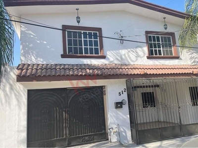 CASA EN VENTA EN PEDREGAL DE LINDA VISTA CON DOBLE TERRENO, A 5 MINUTOS DE AV MIGUEL ALEMAN Y 20 MIN DEL AEROPUERTO