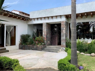 CASA EN VENTA EN VALLE DE BRAVO, OPORTUNIDAD E INVERSIÓN