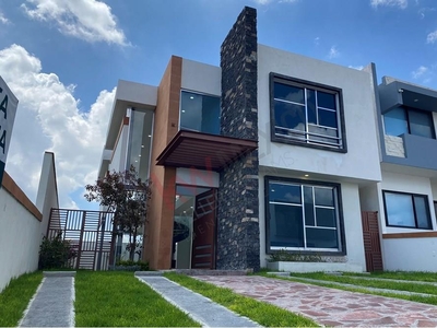 Casa en Venta, GRAND Juriquilla, Real de Juriquilla, Fraccionamiento Cerrado con Alberca, Zona Asadores, Cancha de football, Juegos Infantiles.