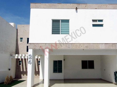 Compra Casa con Recámara en Planta Baja, sector Senderos, Torreón, Coahuila