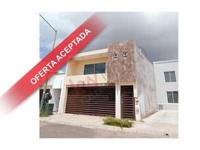 Excelente oportunidad casa en venta a un costado del polideportivo de Valle Alto.