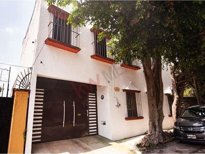 Se vende Casa Col. Jacarandas Cuernavaca Mor.
