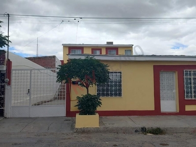 Venta de Casa con Departamento en Colonia Anáhuac