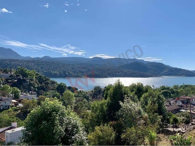 VENTA DE CASA CON VISTA AL LAGO EN VALLE DE BRAVO