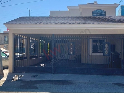 VENTA CASA FRACCIONAMIENTO EL CAMPANARIO, ESQUINA CON DOBLE FRENTE, EXCELENTE OPCIÓN PARA TU NUEVO HOGAR!!