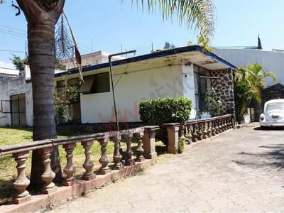 Se vende propiedad a precio de terreno, para demoler o remodelar, en Rancho Cortes, Cuernavaca