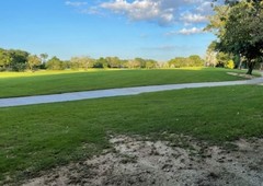 terreno frente campo de golf en yucatan country club en venta