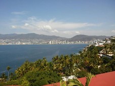 Casa de dos niveles y vista franca a la bahía de Acapulco