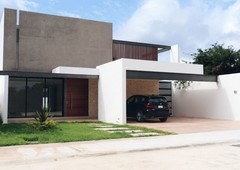 Residencia de lujo en condominio al norte de Mérida