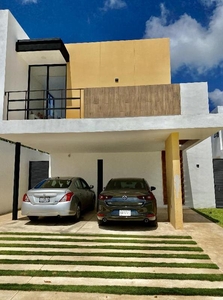 Casa AMPLIA en venta en Mérida con 3 recámaras con área de clóset y baño