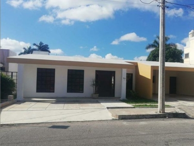 casa de un piso en venta en Merida, dentro de la ciudad, cerca de todo- 3 habits