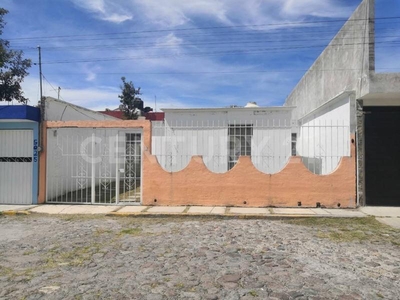 Casa en venta en Puebla Col. Satélite magisterial, a un costado del seminario.