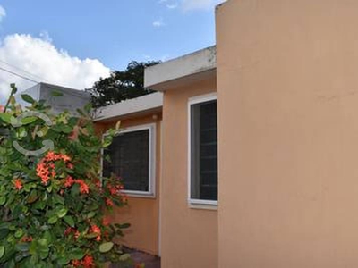 Casa en esquina a un lado de Altabrisa Mérida.