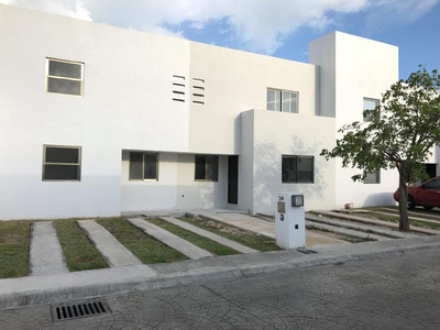 Casa en Renta 3 Recamaras en Conjunto con Alberca y Seguridad Cancun