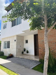 CASA EN VENTA O RENTA EN BALVANERA COUNTRY CLUB, 3 REC., 3.5 BAÑOS, JARDÍN