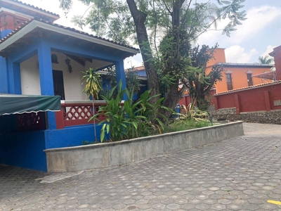 Casa sola para oficinas, escuela o negocio muy centrica en Cuernavaca Morelos