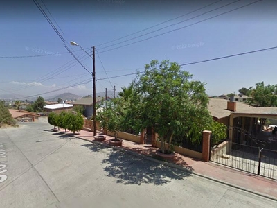Doomos. Casa en Venta en Tecate, Baja California. Fracc. El Refugio Calle Santo Tomas.