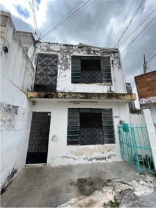 Doomos. Casa en venta, ubicada en el centro sur de la ciudad de Mérida
