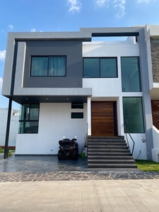 Moderna Casa En Venta En Coto En Valle Imperial